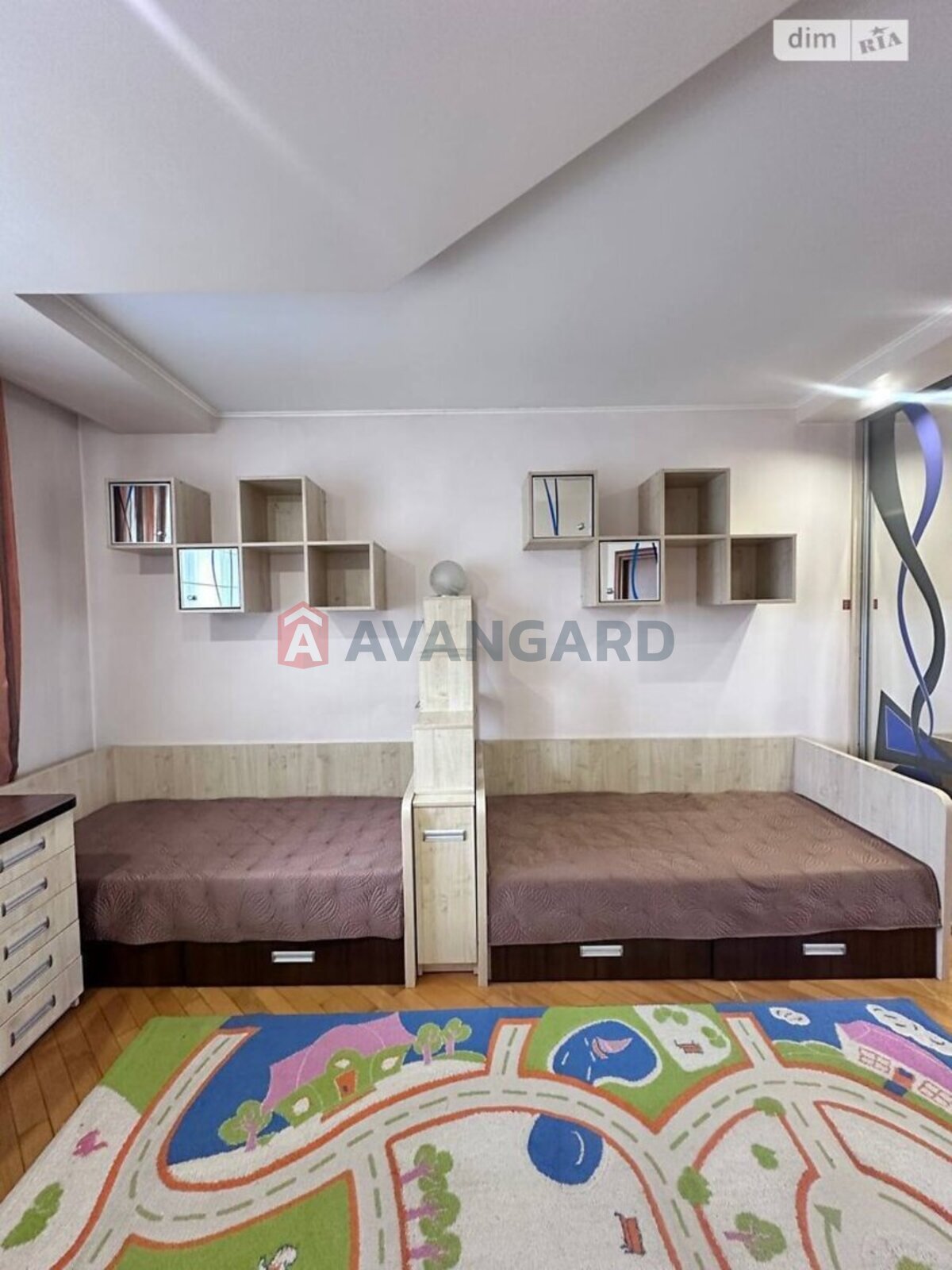 4 ��. ��������, 127/-/- ��. �., 6/10 ������ ���� 6