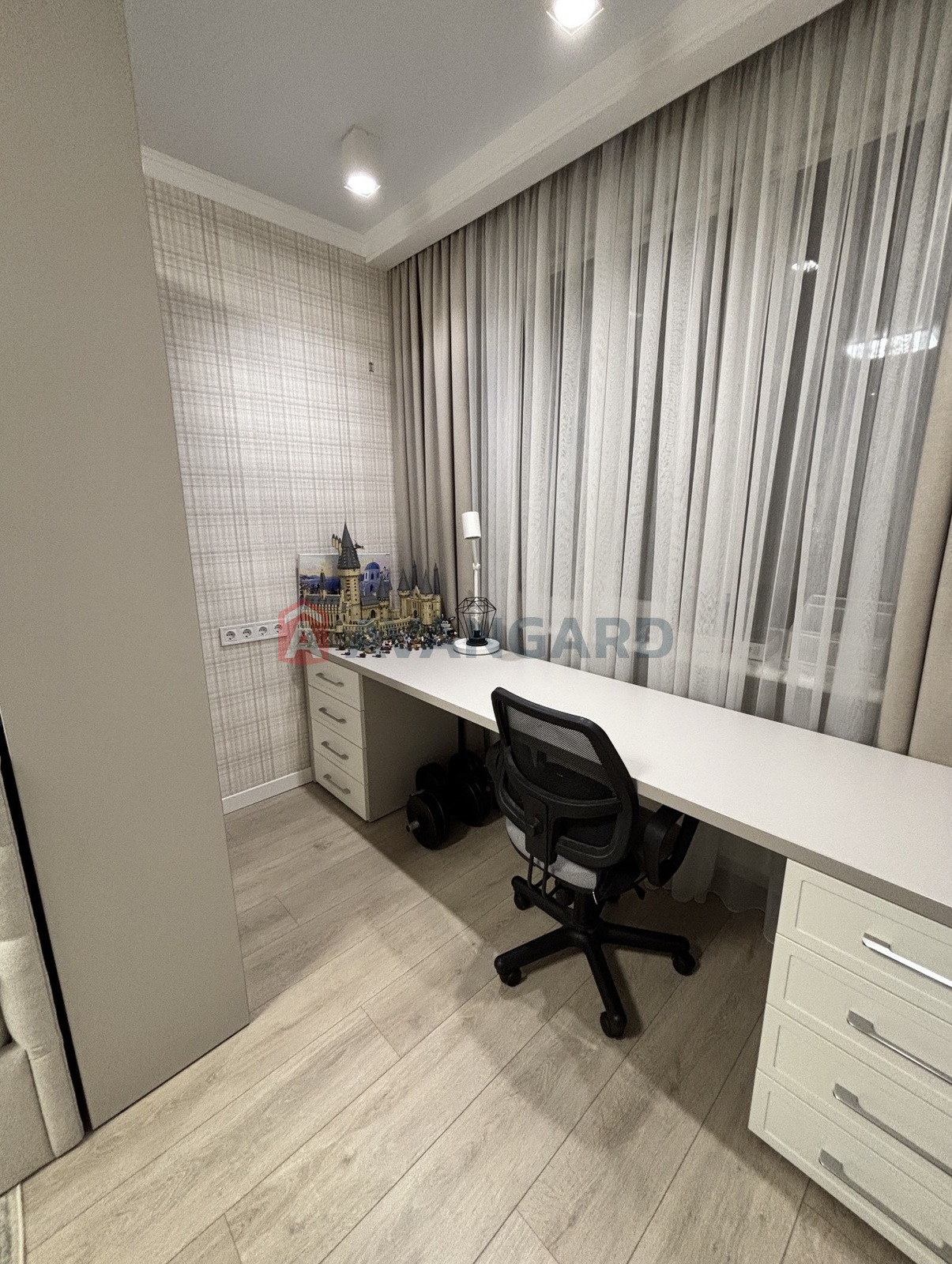 2 ��. ��������, 68/37/26 ��. �., 3/10 ������ ���� 18