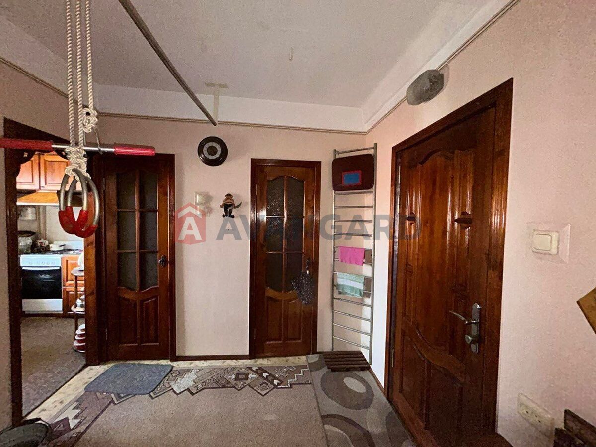 3 ��. ��������, 68/-/9 ��. �., 9/9 ������ ���� 1