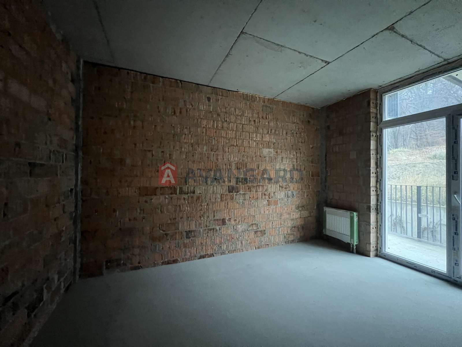 1 ��. ��������, 42,6/11.8/18.5 ��. �., 3/6 ������ ���� 3