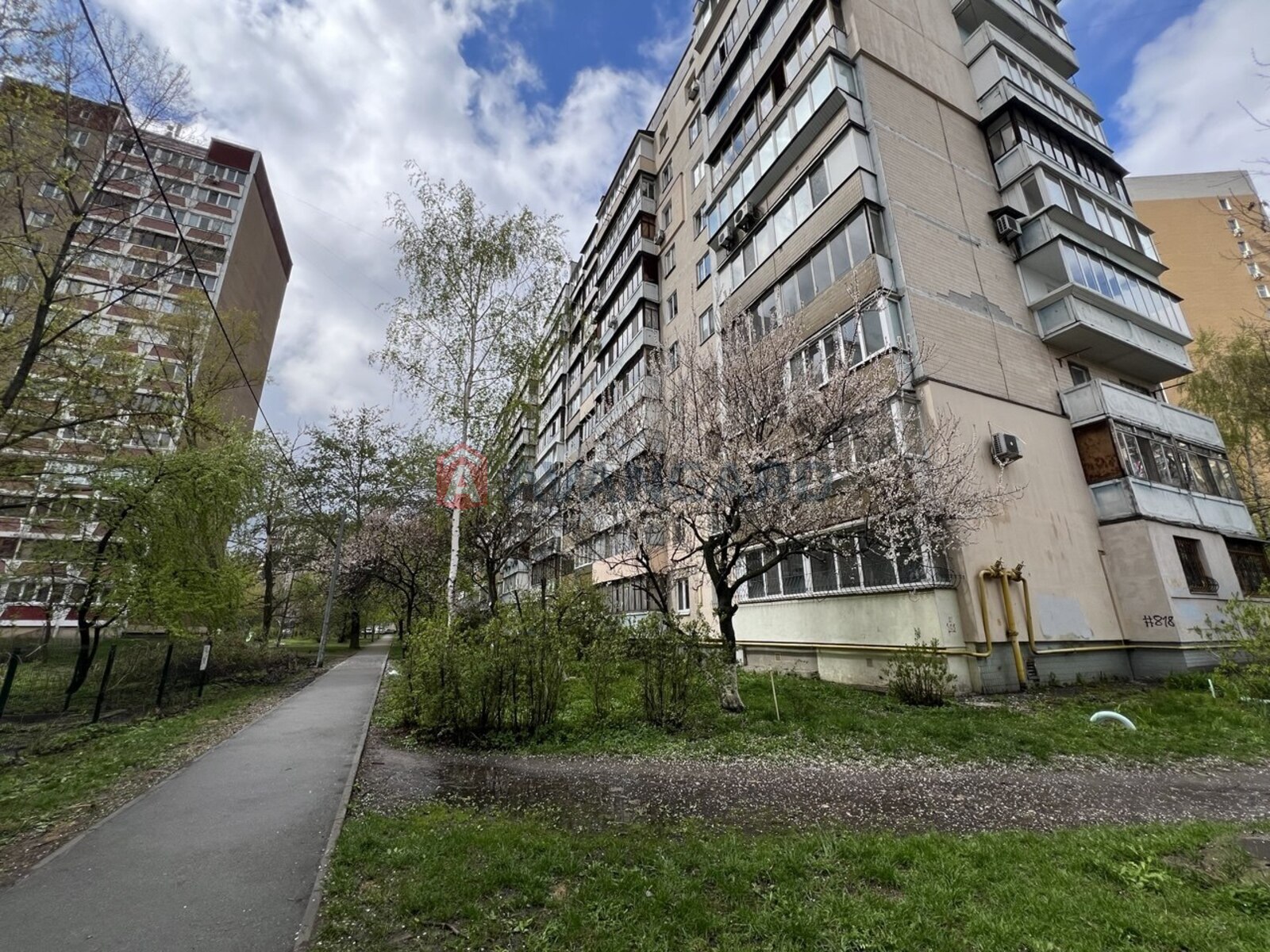 2 ����. ��������, 51.7/30.9/8 ��. �., 10/10 ���� ���� 16