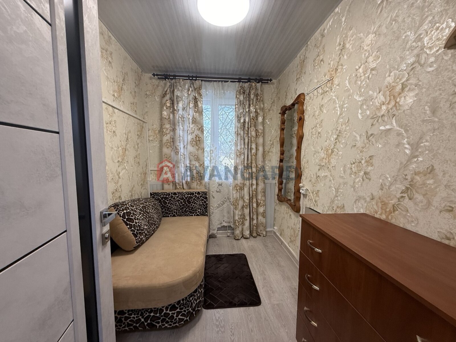 2 ��. ��������, 38/-/7 ��. �., 1/2 ������ ���� 5