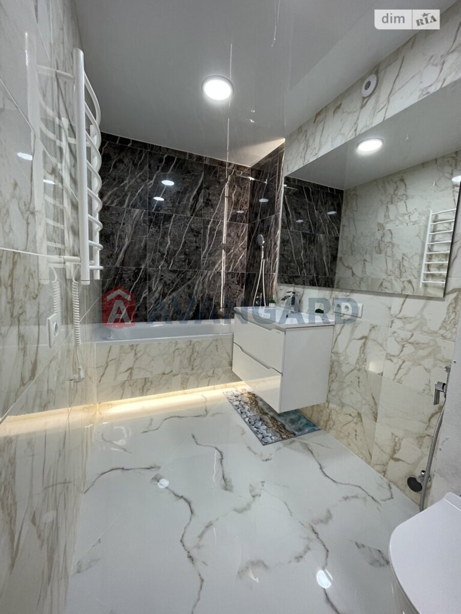 1 ��. ��������, 43/17/10 ��. �., 4/9 ������ ���� 10