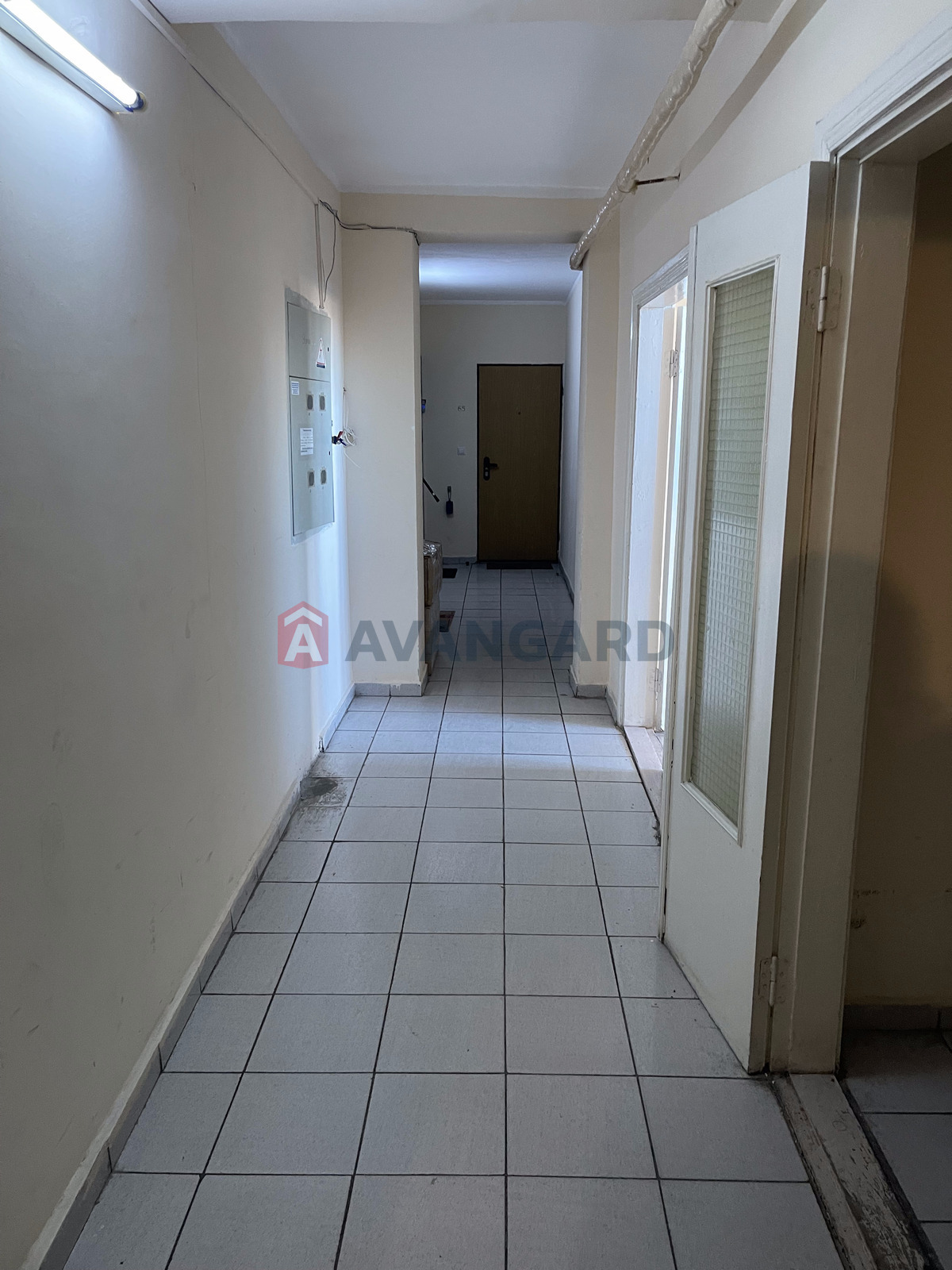 3 ��. ��������, 122/-/23 ��. �., 9/10 ������ ���� 8