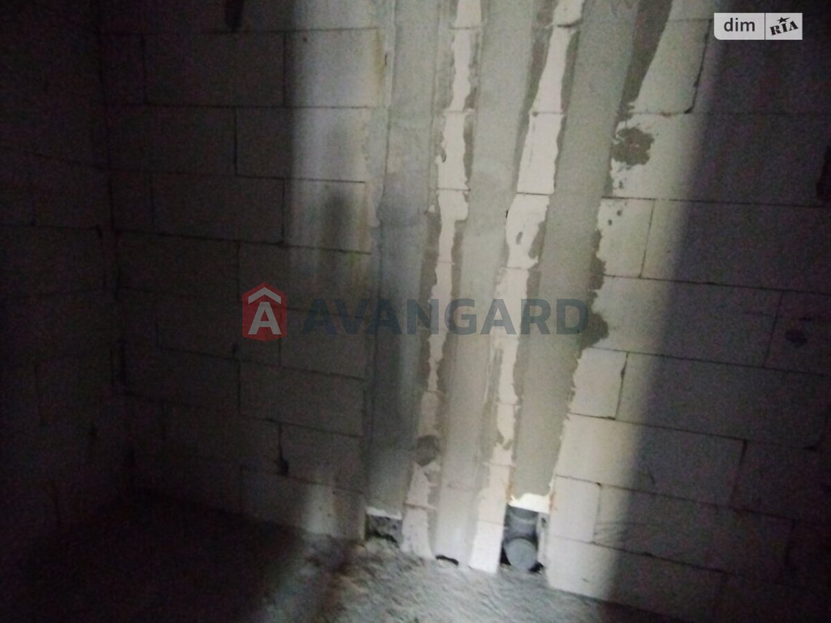 2 ��. ��������, 50/-/15 ��. �., 2/3 ������ ���� 9