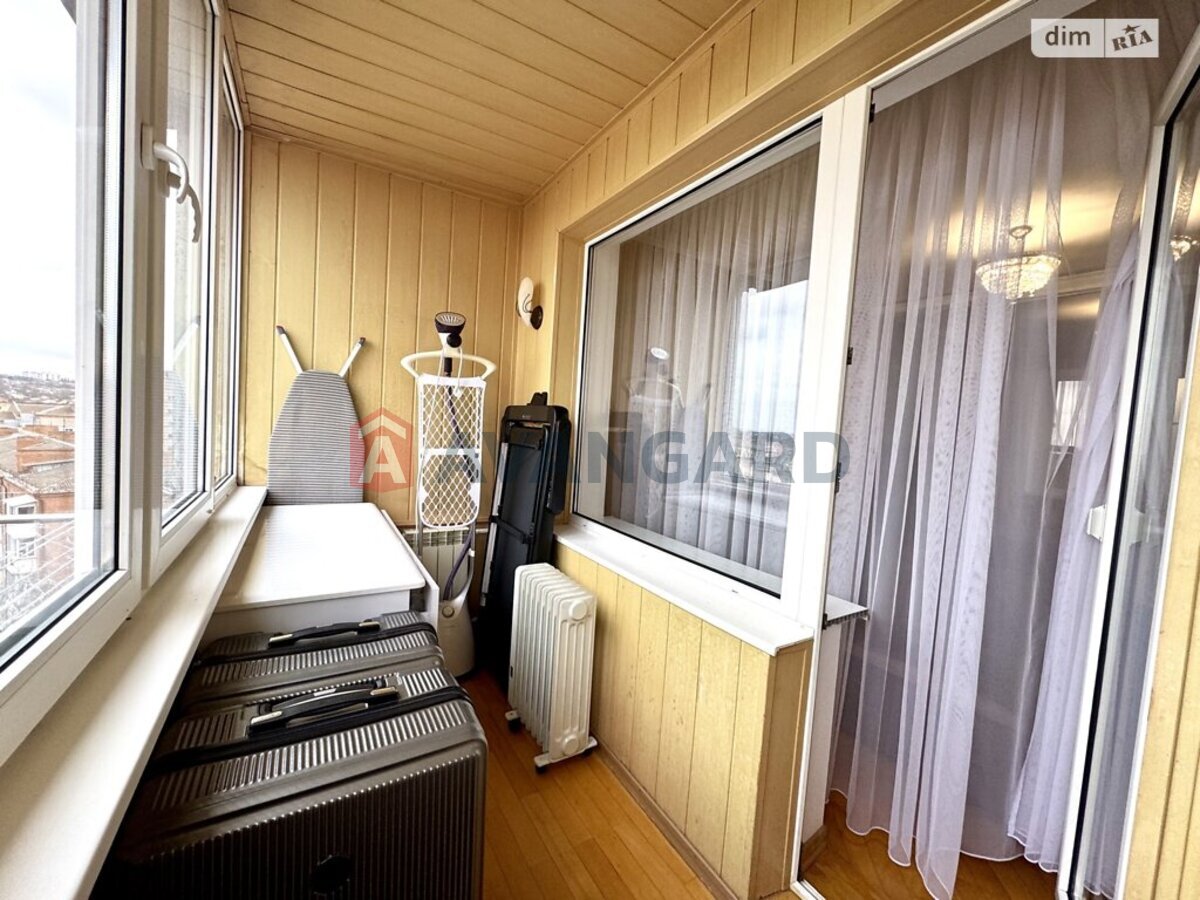 3 ����. ��������, 64/33/8 ��. �., 9/9 ���� ���� 16