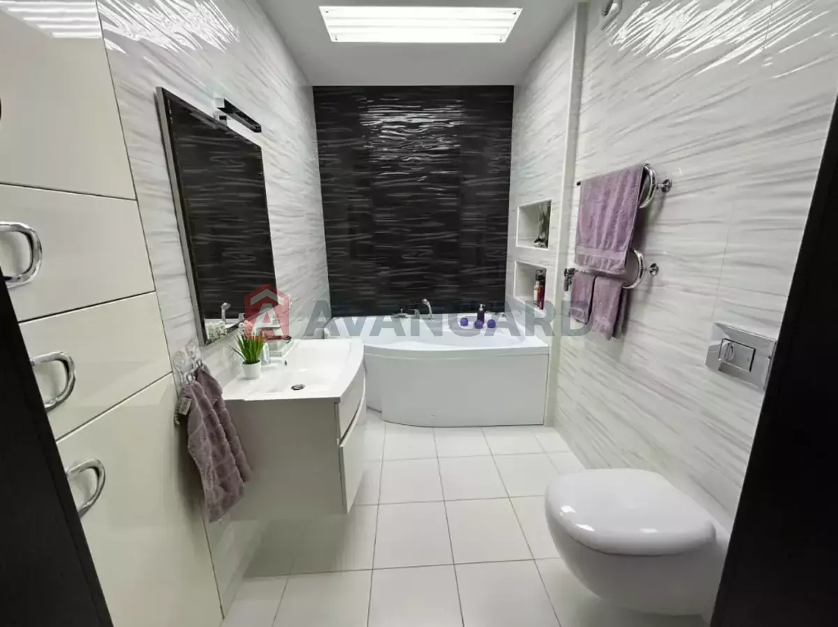 4 ��. ��������, 108/100/- ��. �., 8/17 ������ ���� 1