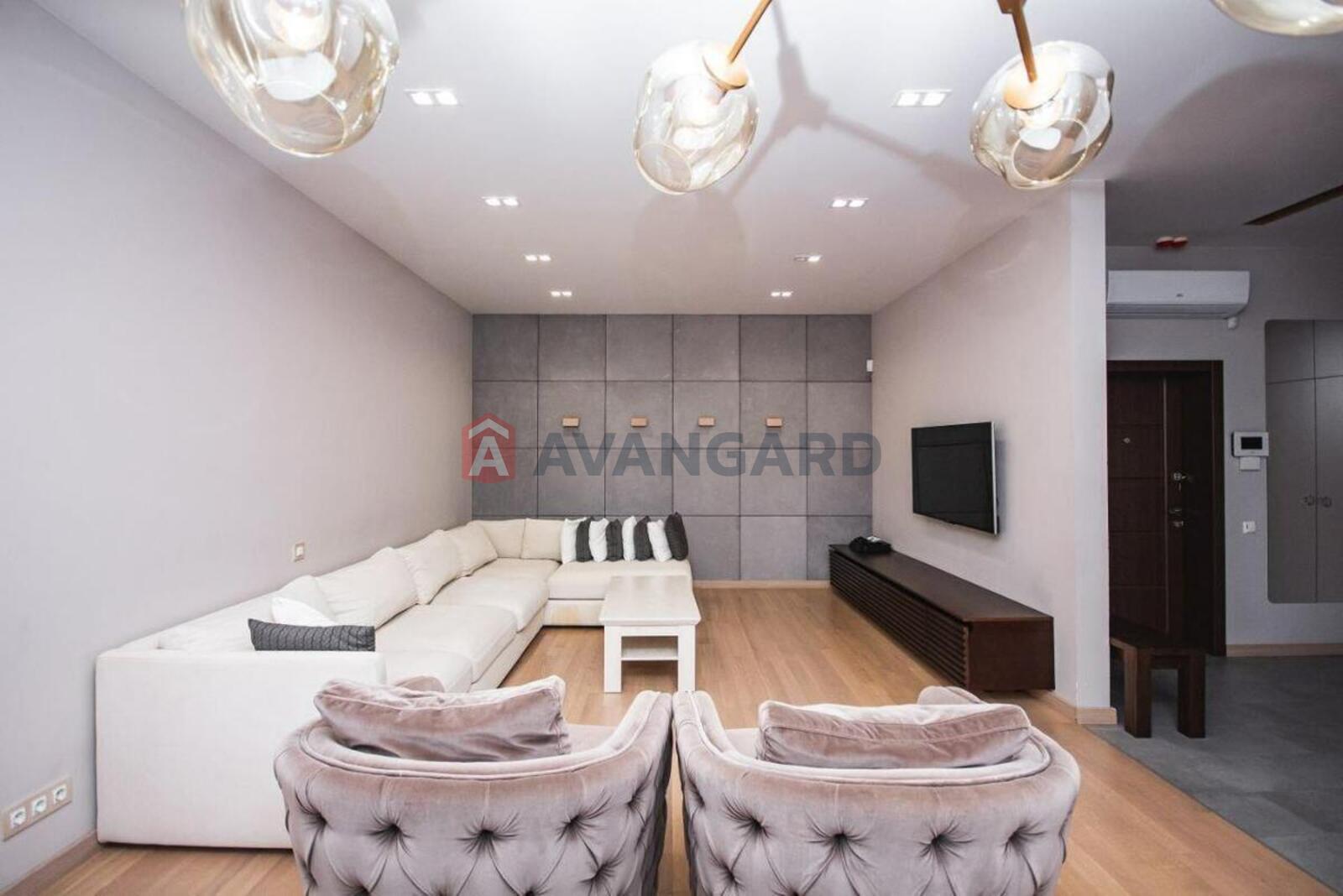 4 ��. ��������, 195/102/15 ��. �., 18/19 ������ ���� 1