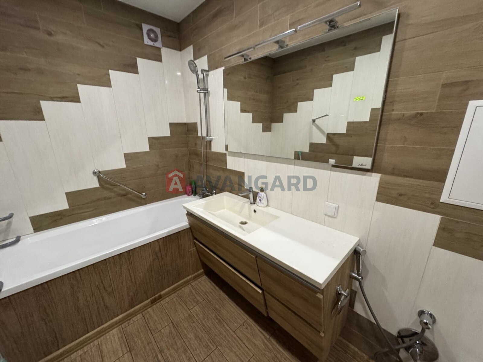 2 ����. ��������, 61/34/11 ��. �., 10/12 ���� ���� 8