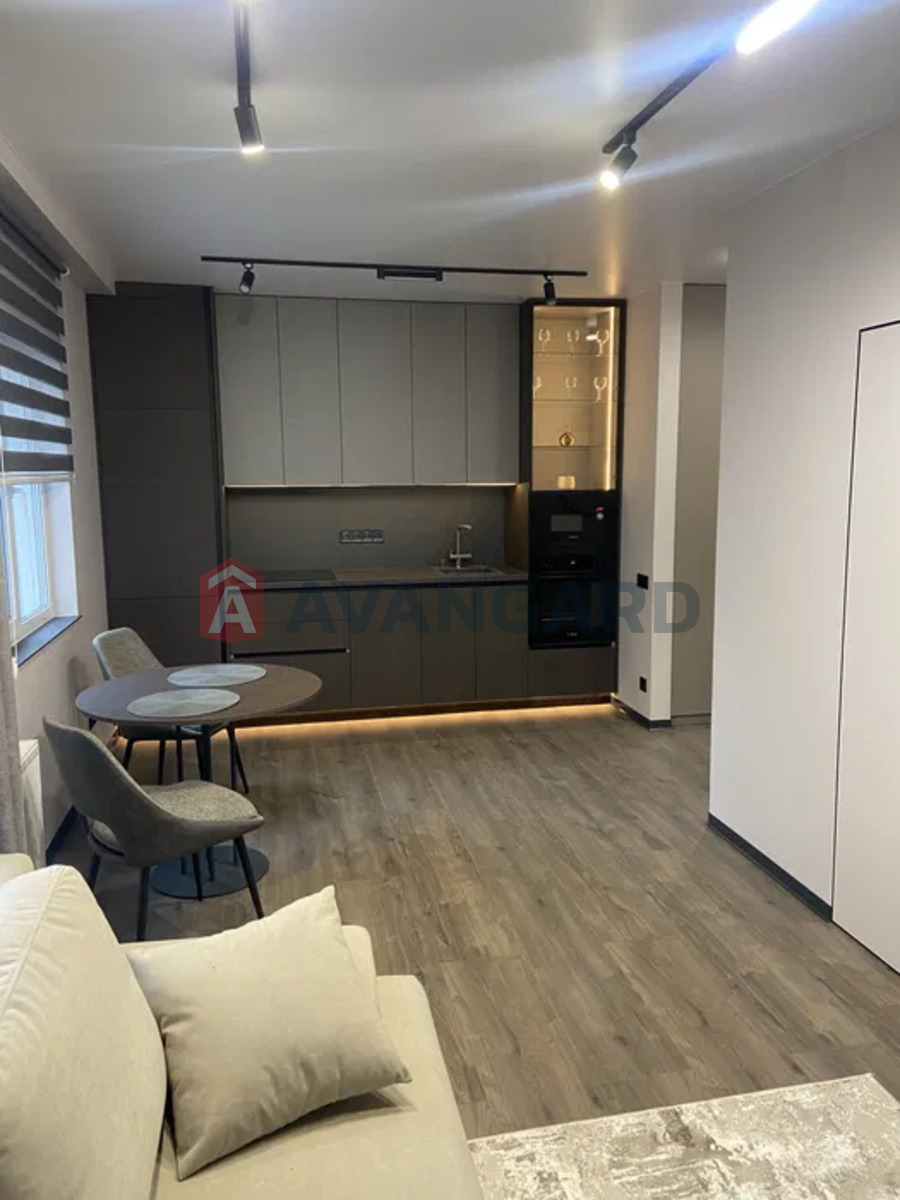 1 . , 41/-/20 . ., 10/21   8