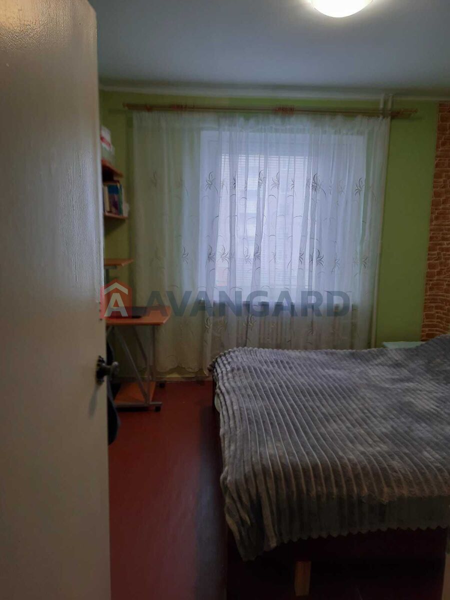 3 ����. ��������, 70/-/8 ��. �., 3/9 ���� ���� 10