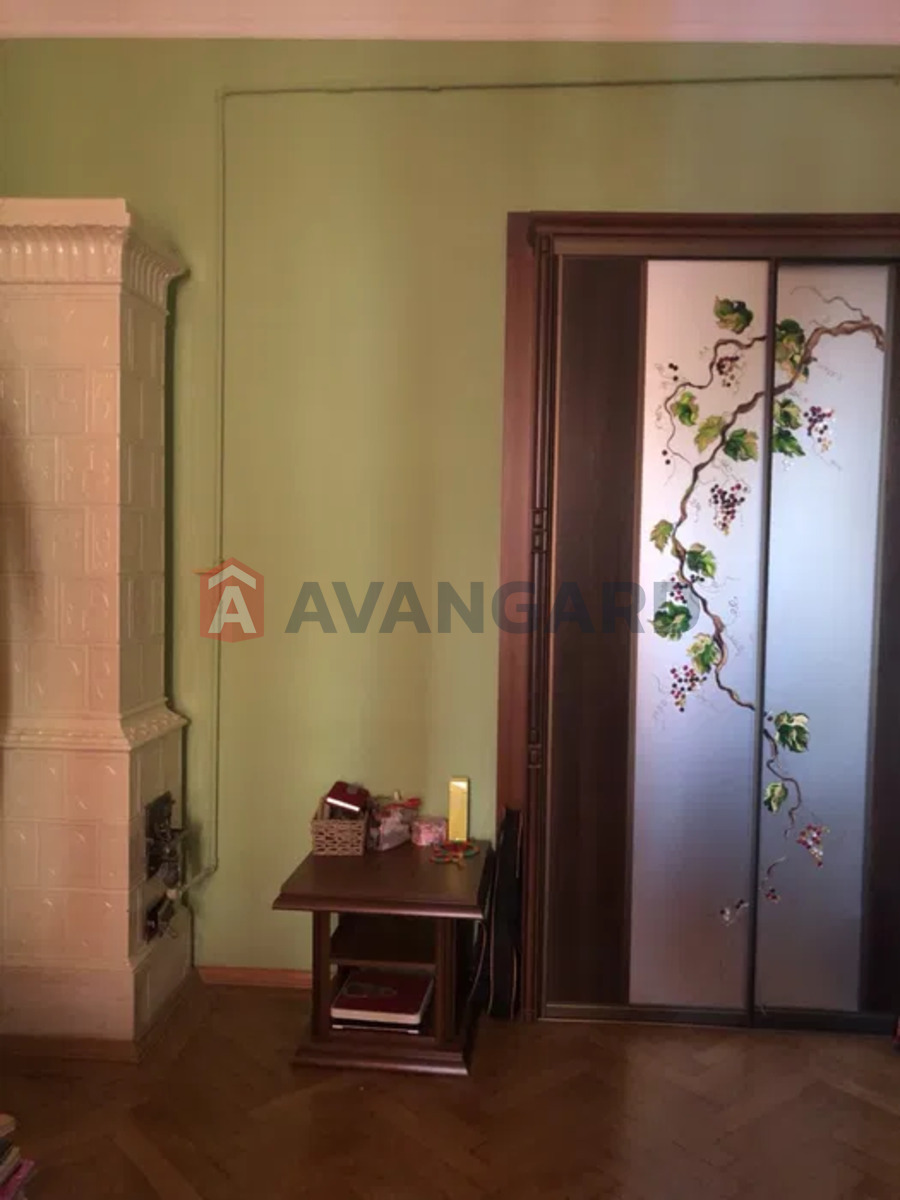 3 ��. ��������, 102/-/12 ��. �., 4/5 ������ ���� 18