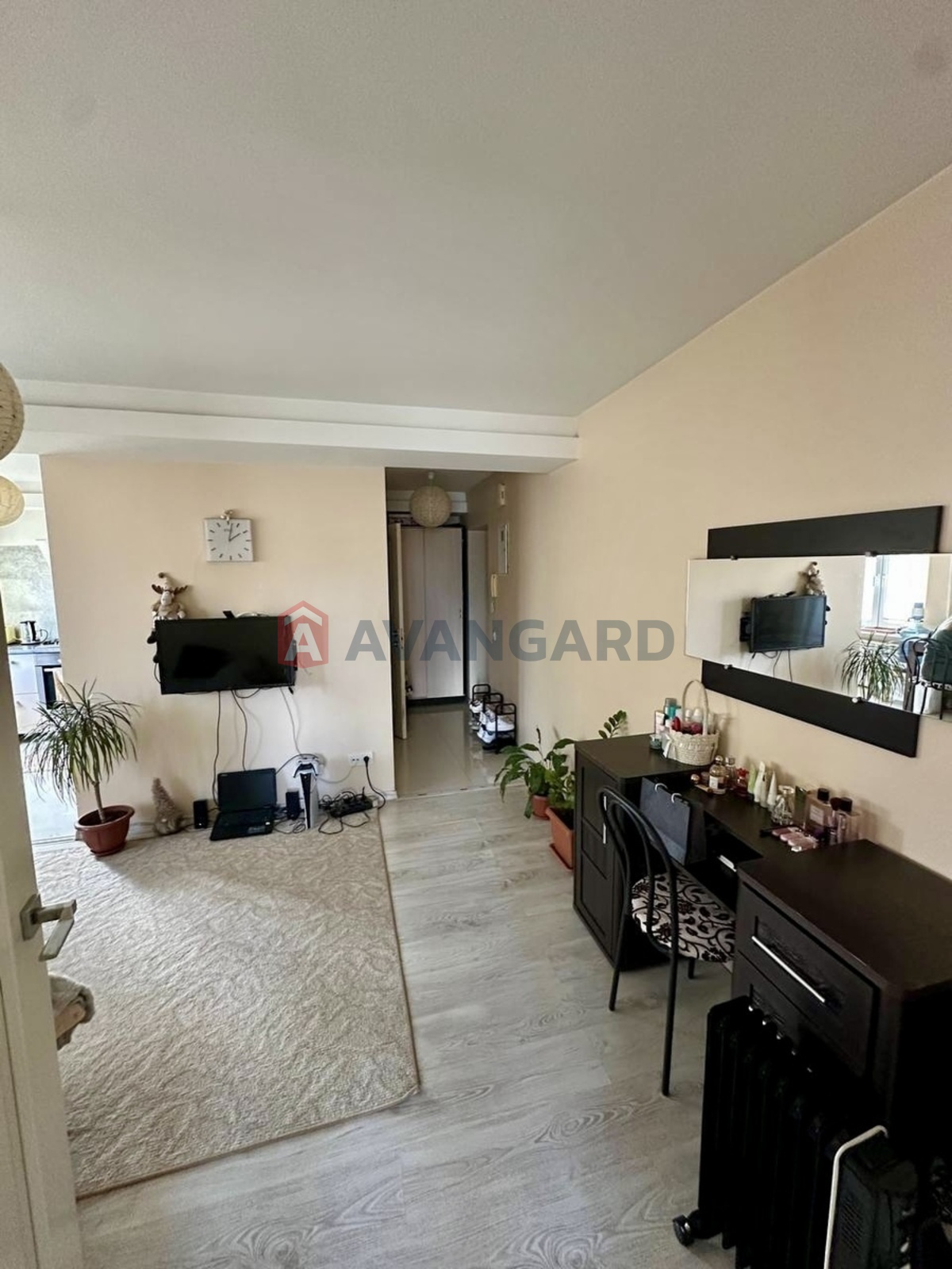 2 ��. ��������, 43/18/25 ��. �., 9/9 ������ ���� 3