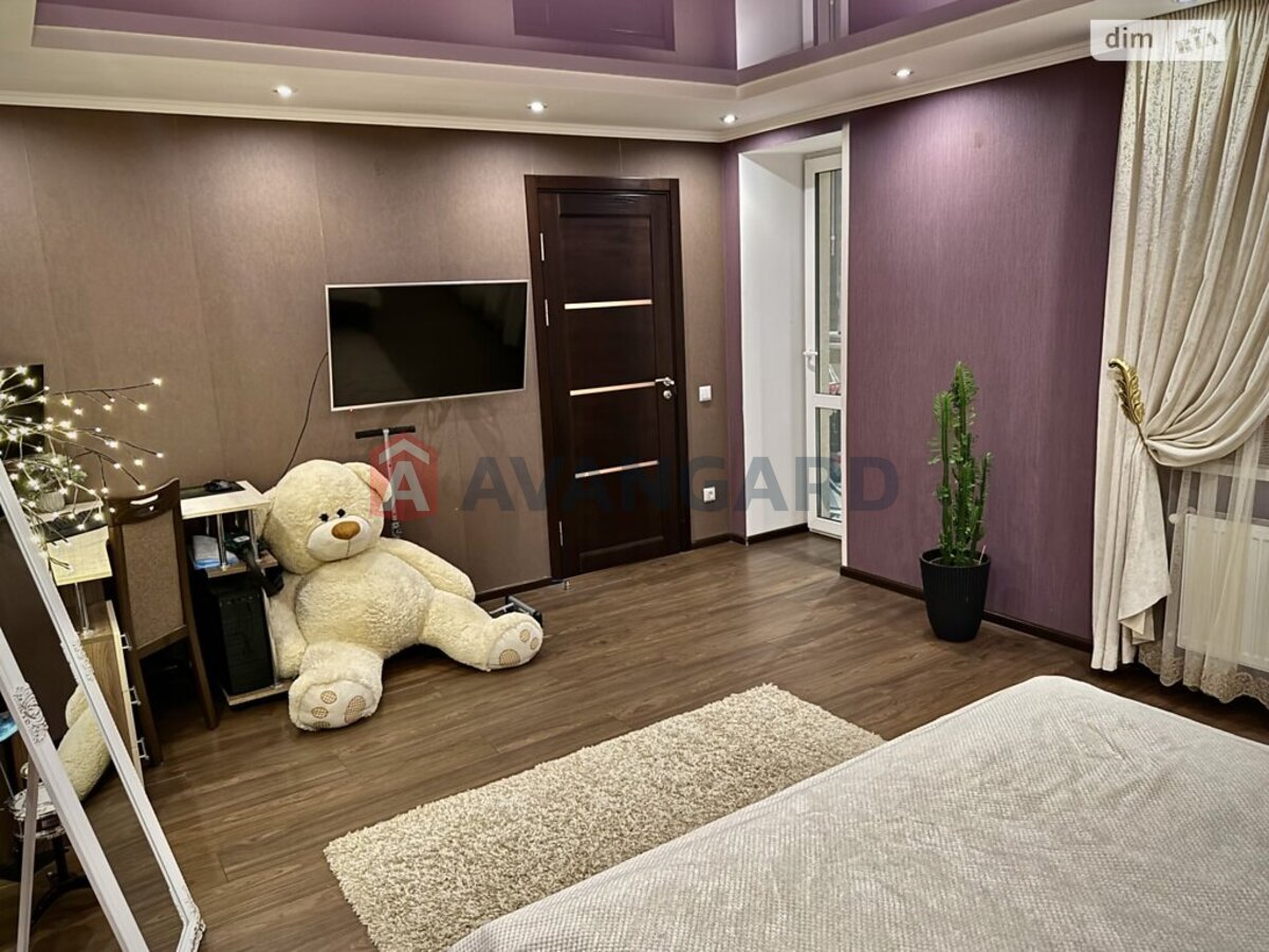 3 ��. ��������, 93/53/35 ��. �., 4/5 ������ ���� 22