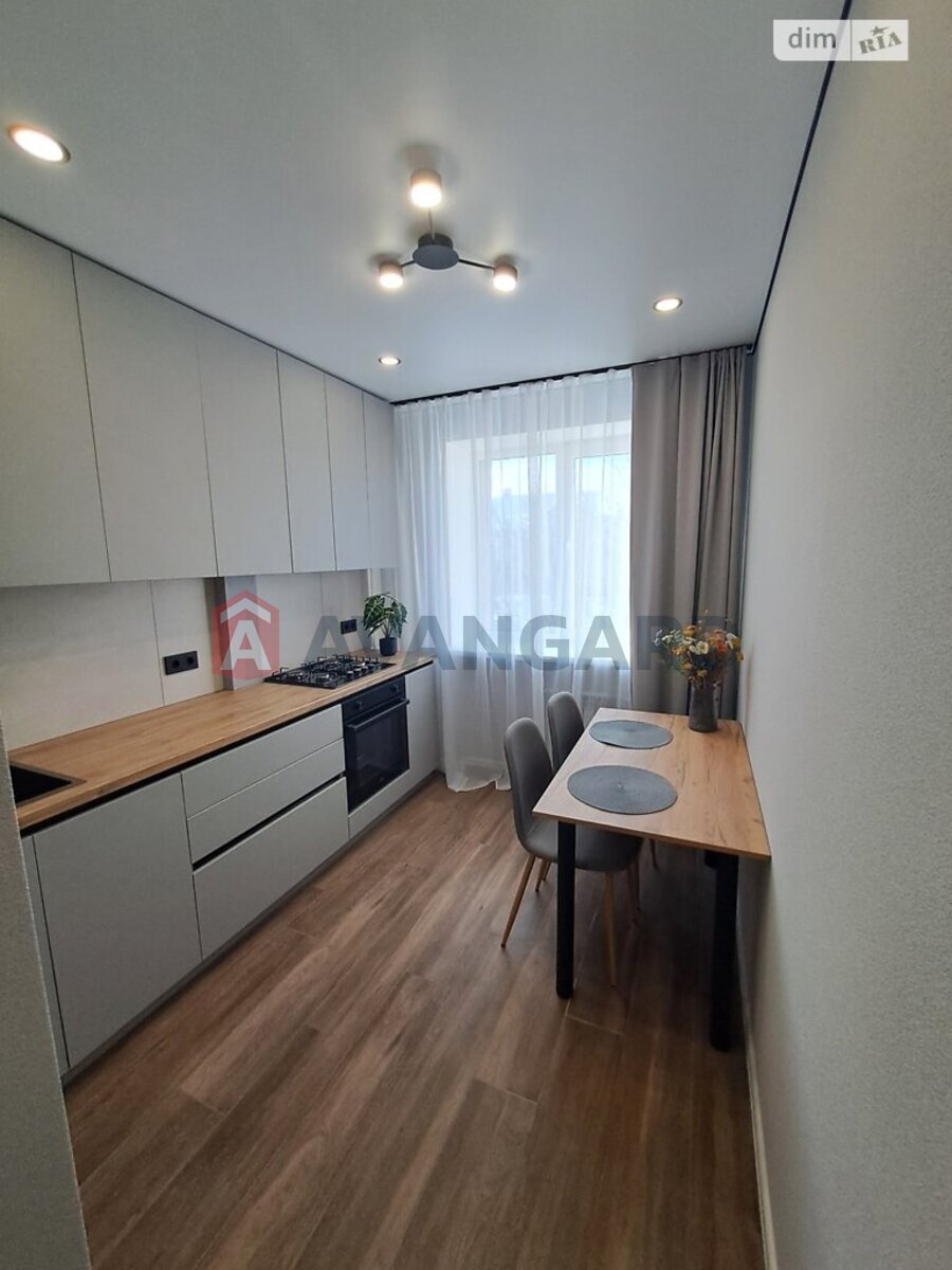 2 ��. ��������, 48/30/- ��. �., 4/9 ������ ���� 1