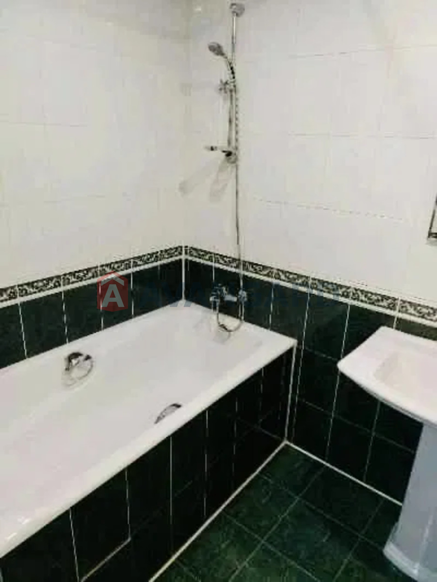 3 ����. ��������, 80/-/12 ��. �., 1/10 ���� ���� 10