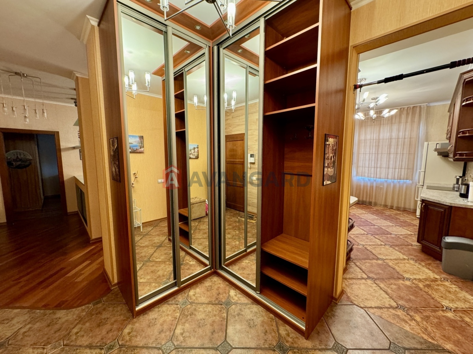 2 ��. ��������, 77/50/20 ��. �., 7/8 ������ ���� 18