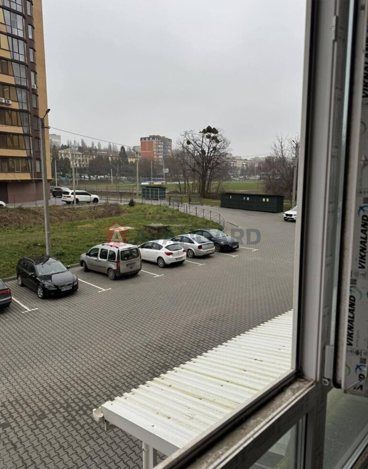 3 ��. ��������, 103/54/20 ��. �., 1/10 ������ ���� 7