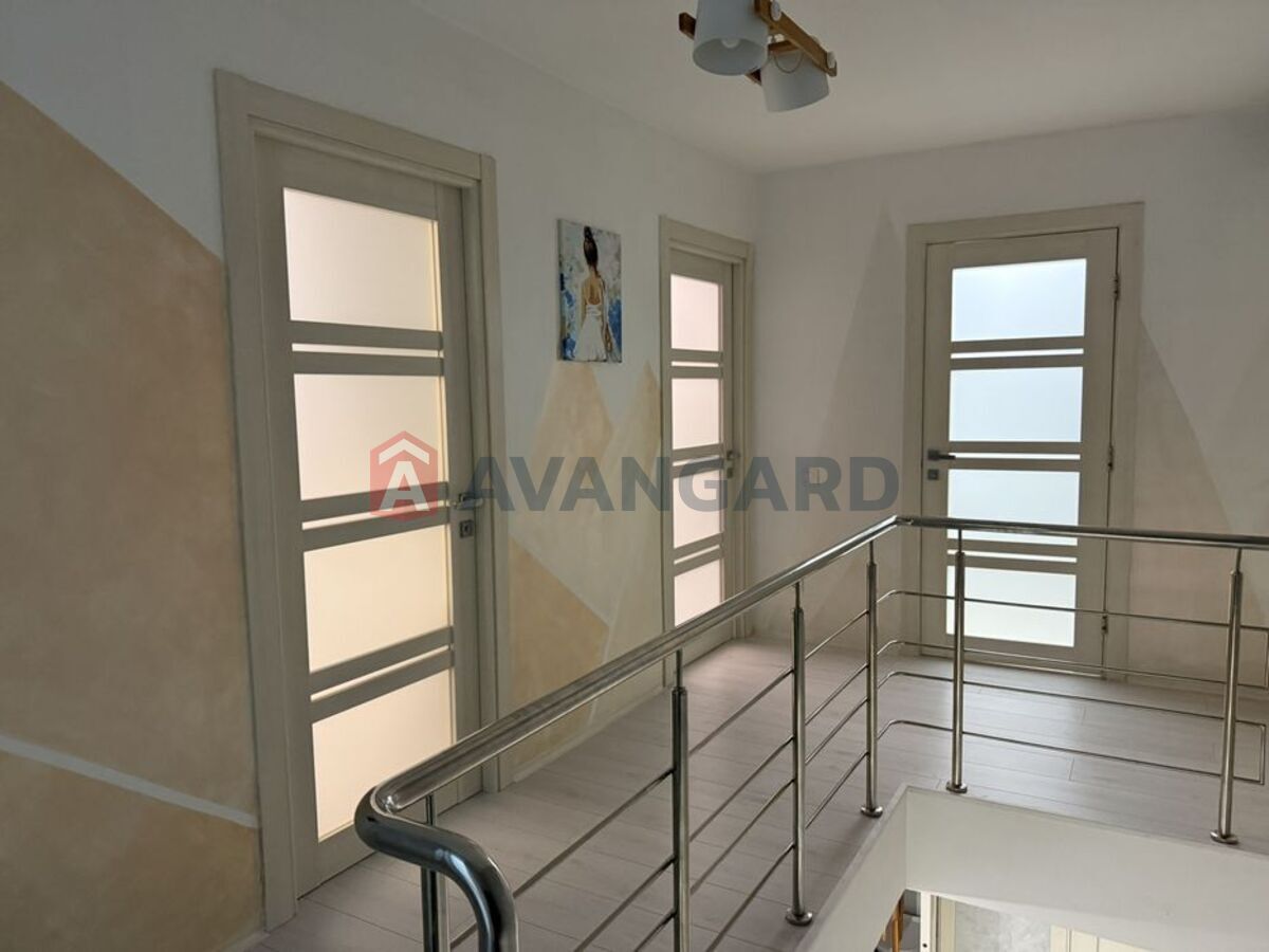 3 ��. ��������, 95/-/11 ��. �., 9/10 ������ ���� 10