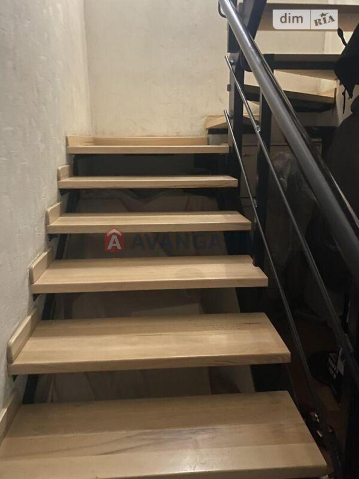 3 ��. ��������, 78/40/8 ��. �., 9/10 ������ ���� 12