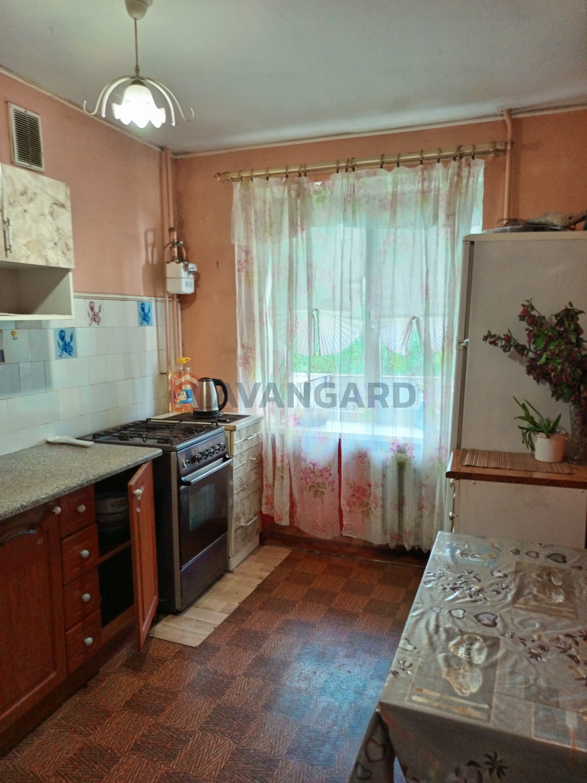 4 ����. ��������, 82/51/7 ��. �., 4/9 ���� ���� 6