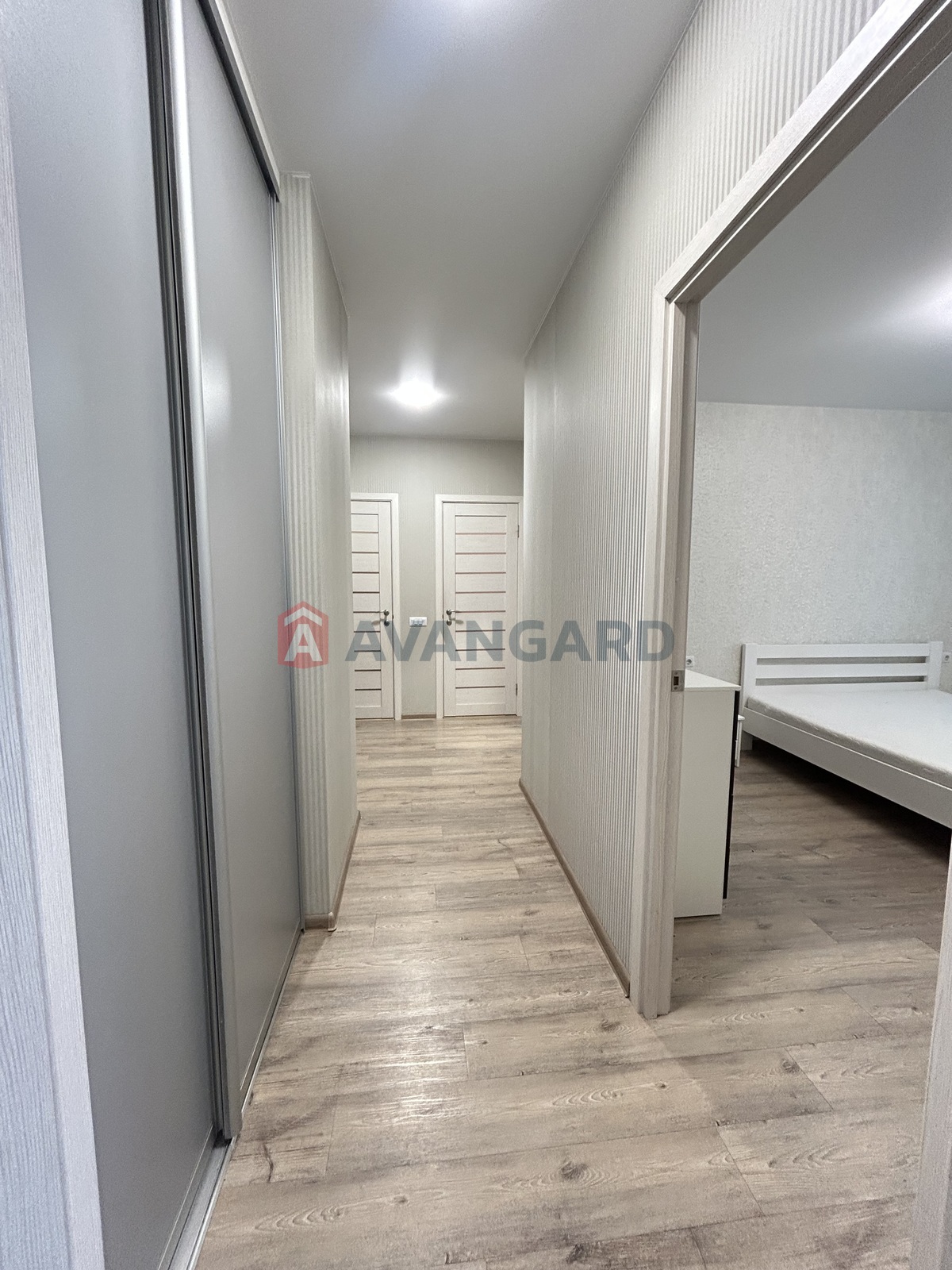 2 ��. ��������, 67,7/33,5/18,9 ��. �., 10/12 ������ ���� 15