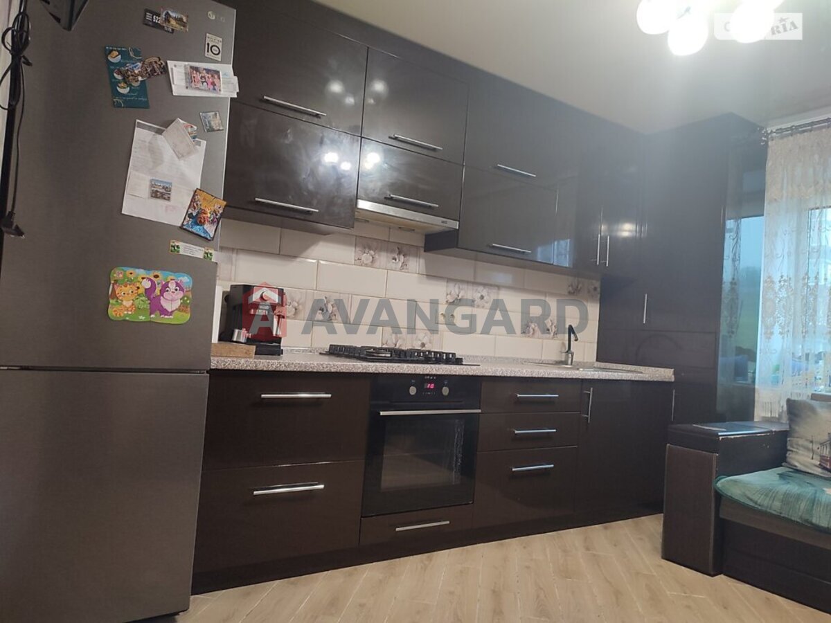 1 ��. ��������, 40/18/14 ��. �., 2/5 ������ ���� 8