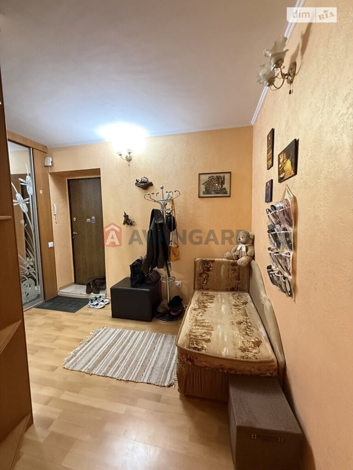 3 ��. ��������, 84/32/29 ��. �., 5/5 ������ ���� 5