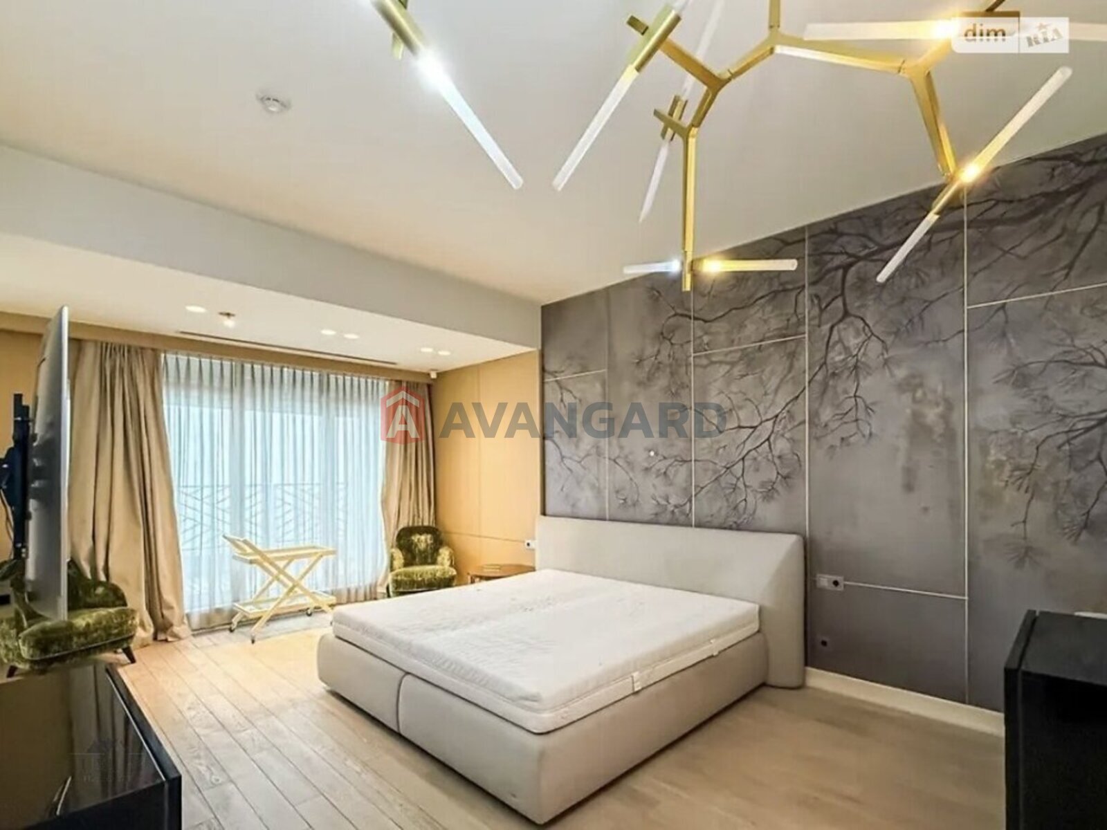 3 ��. ��������, 107/-/- ��. �., 4/14 ������ ���� 4