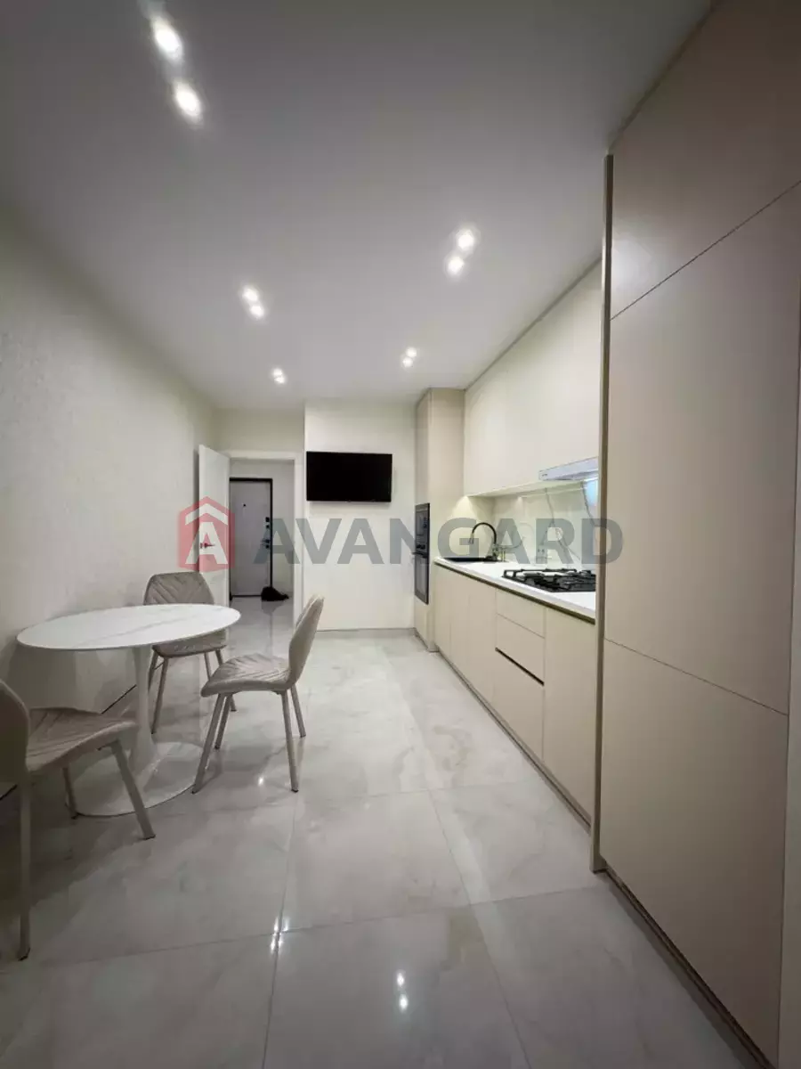 2 ��. ��������, 46/-/- ��. �., 8/10 ������ ���� 6