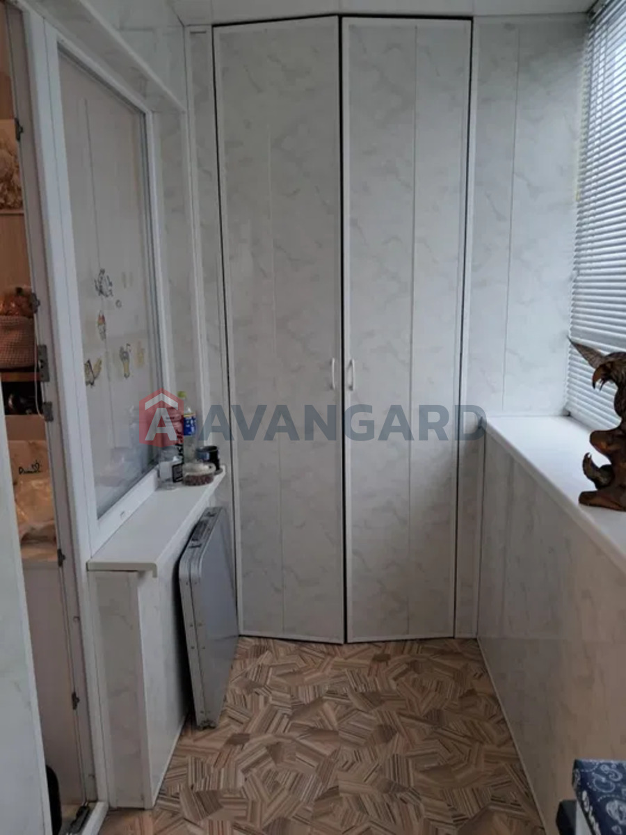 4 ��. ��������, 77/-/10 ��. �., 8/9 ������ ���� 14