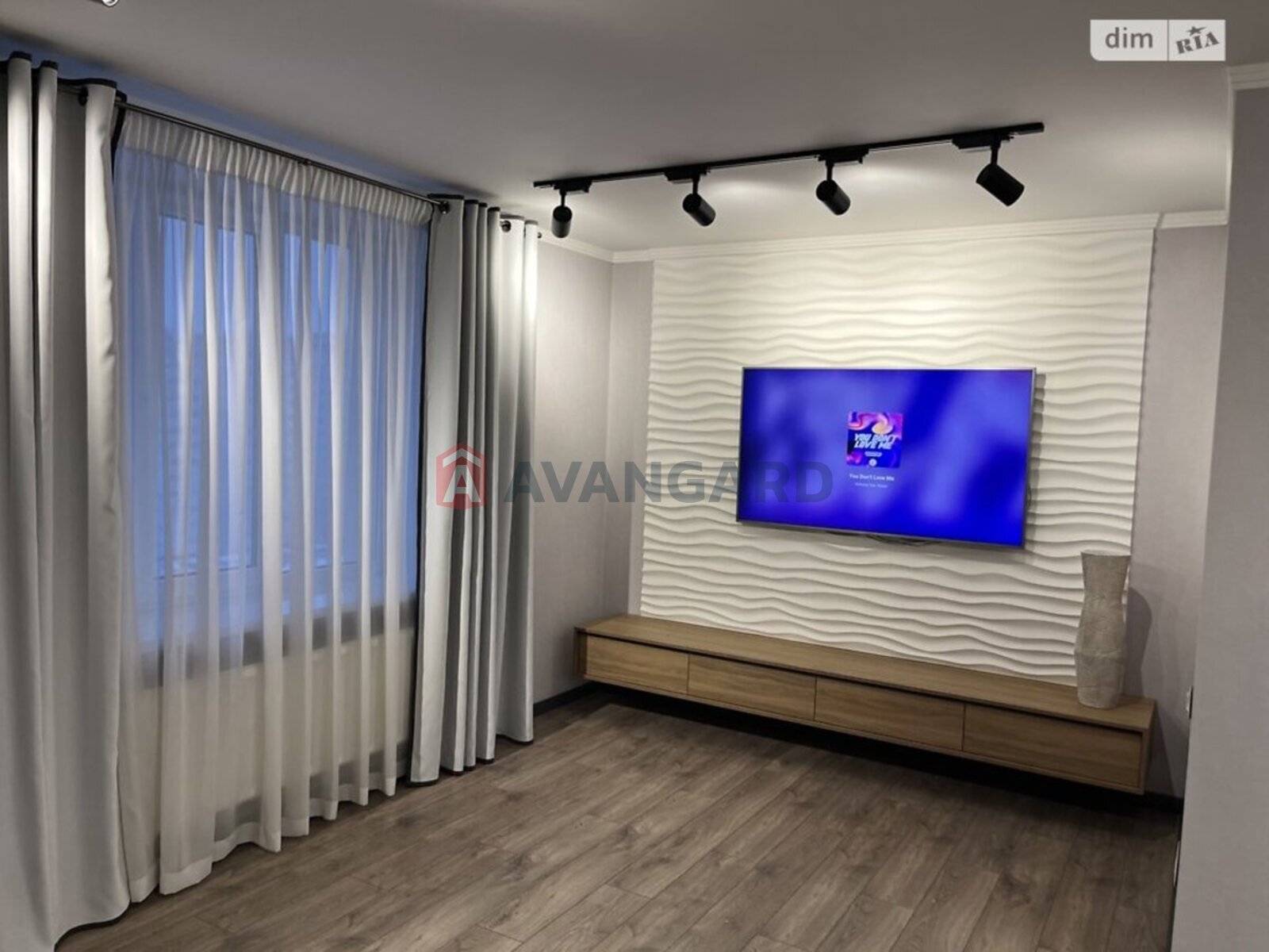 3 ��. ��������, 97/-/- ��. �., 8/10 ������ ���� 23