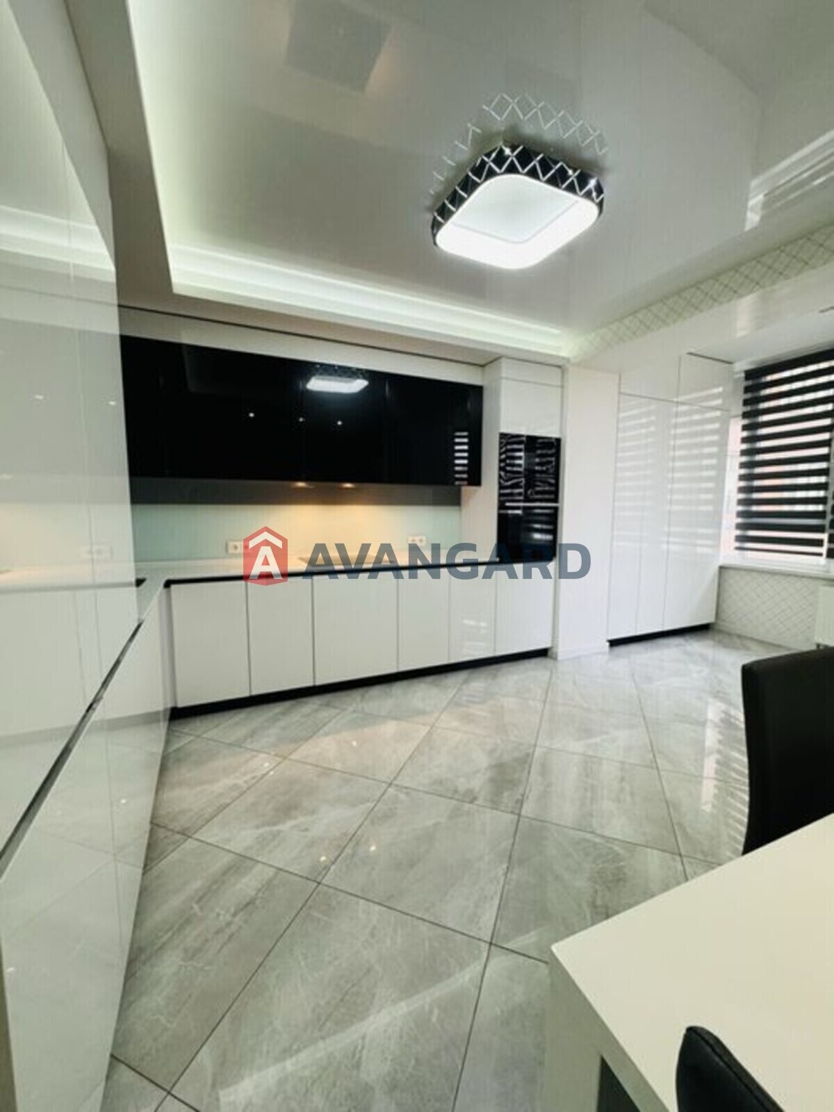 3 ��. ��������, 118/-/30 ��. �., 4/10 ������ ���� 2