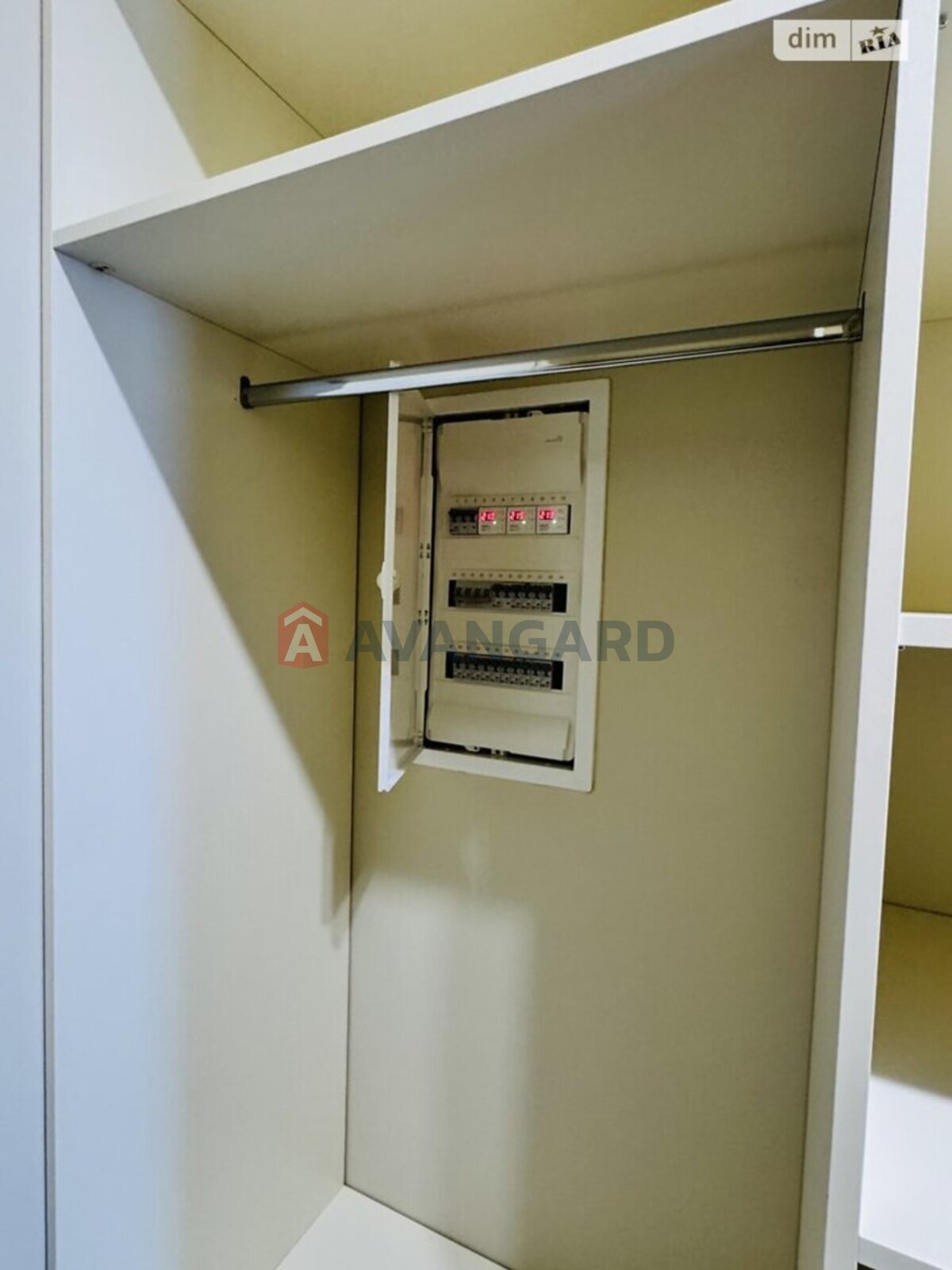 2 ��. ��������, 61/-/26 ��. �., 5/5 ������ ���� 12