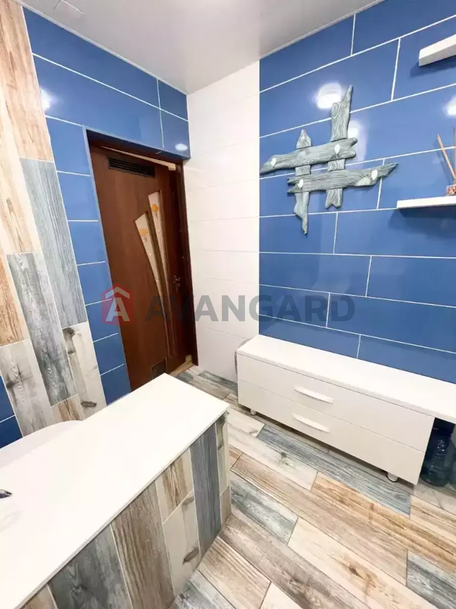 3 ��. ��������, 68/39/8 ��. �., 9/9 ������ ���� 11