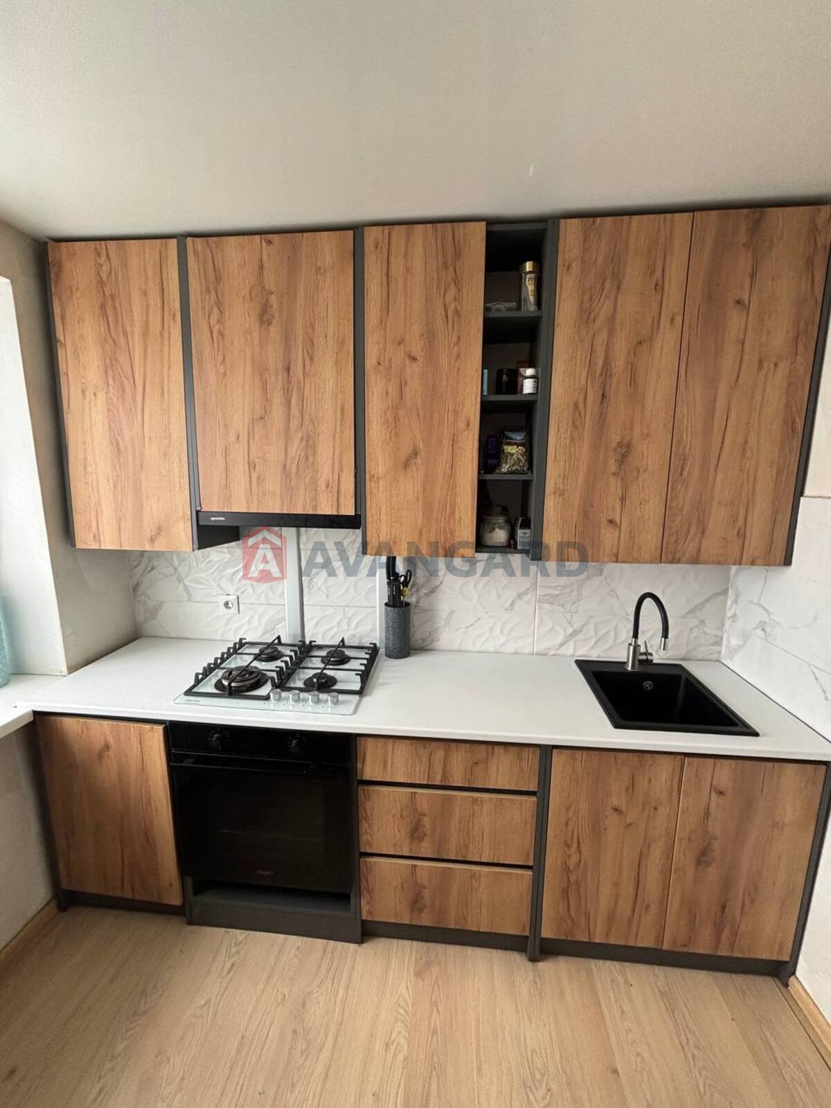 3 ����. ��������, 66/42/10 ��. �., 5/5 ���� ���� 4