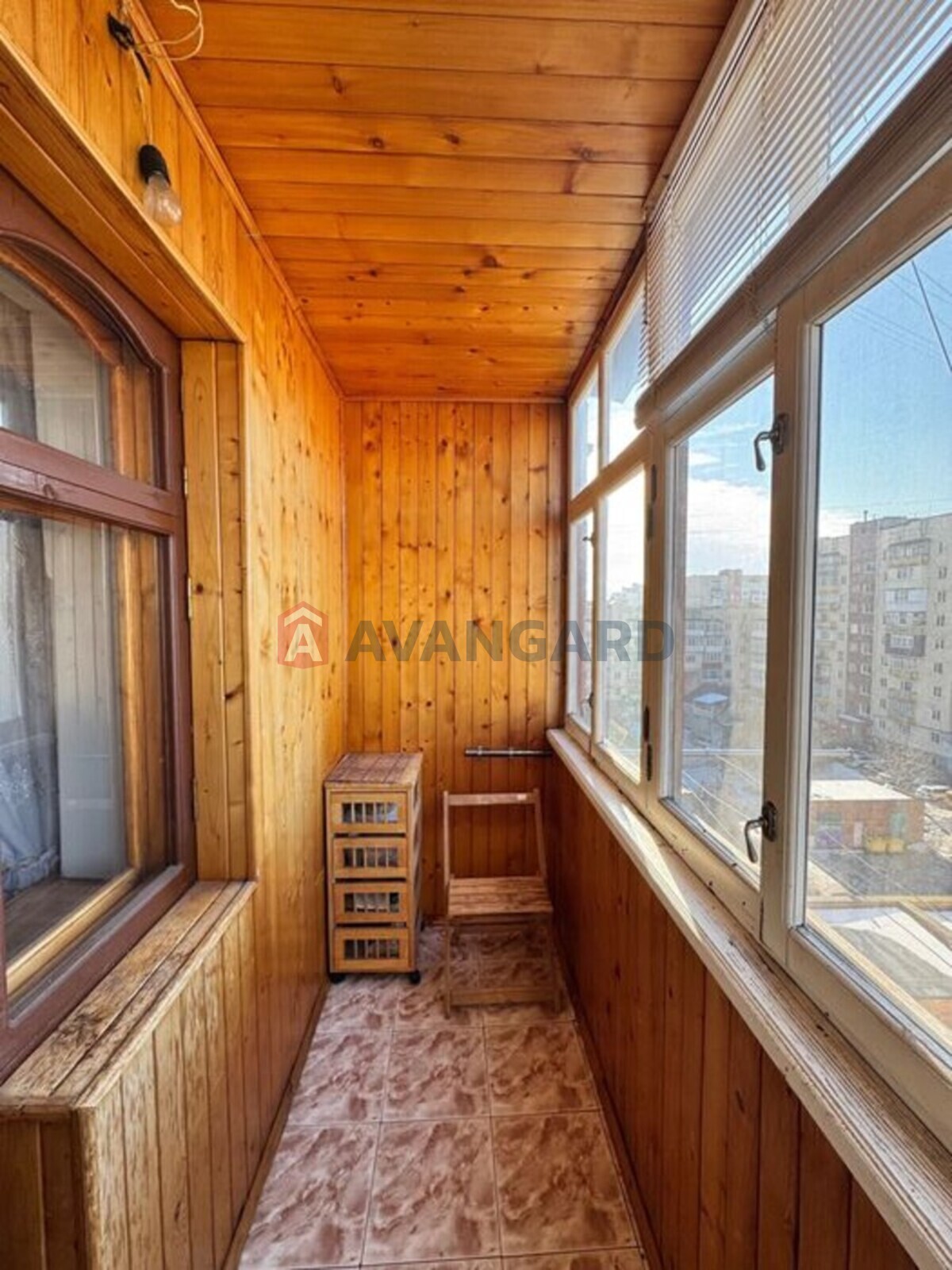 3 ��. ��������, 72/-/8 ��. �., 7/10 ������ ���� 4