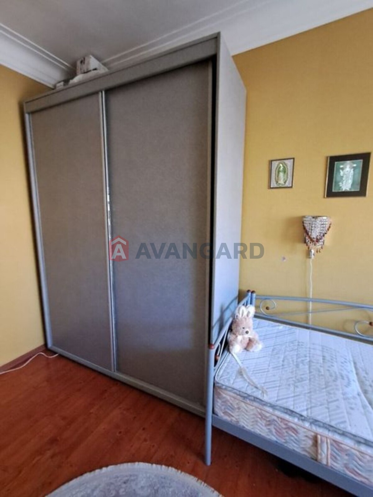 2 ��. ��������, 57/-/9 ��. �., 2/5 ������ ���� 8