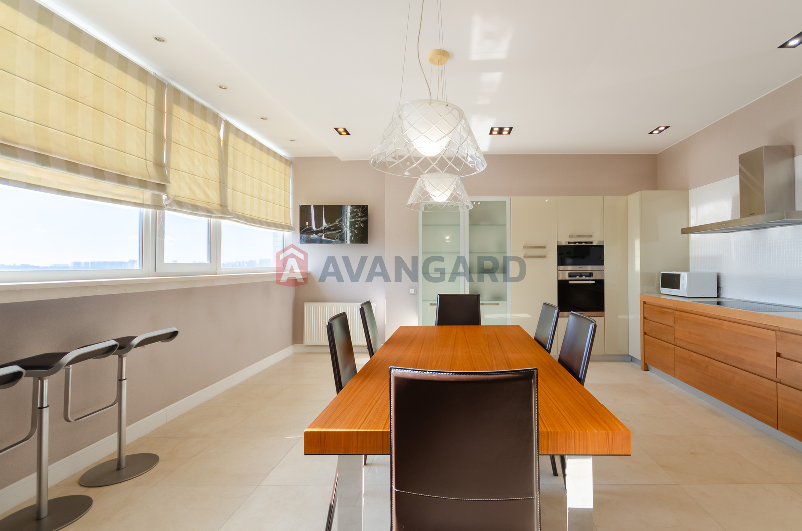 4 ��. ��������, 201.7/-/35 ��. �., 16/18 ������ ���� 9