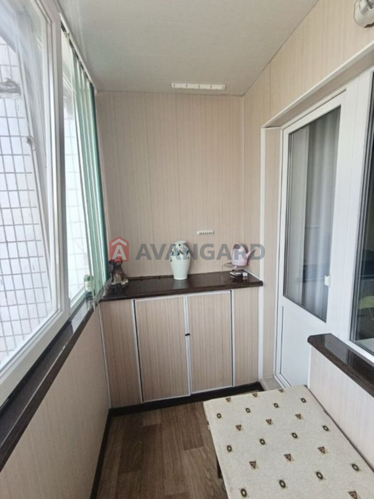 3 ��. ��������, 71/-/8 ��. �., 4/10 ������ ���� 8