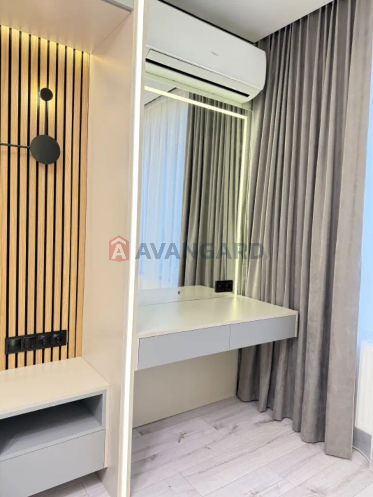 3 ��. ��������, 78/46/14 ��. �., 4/10 ������ ���� 10