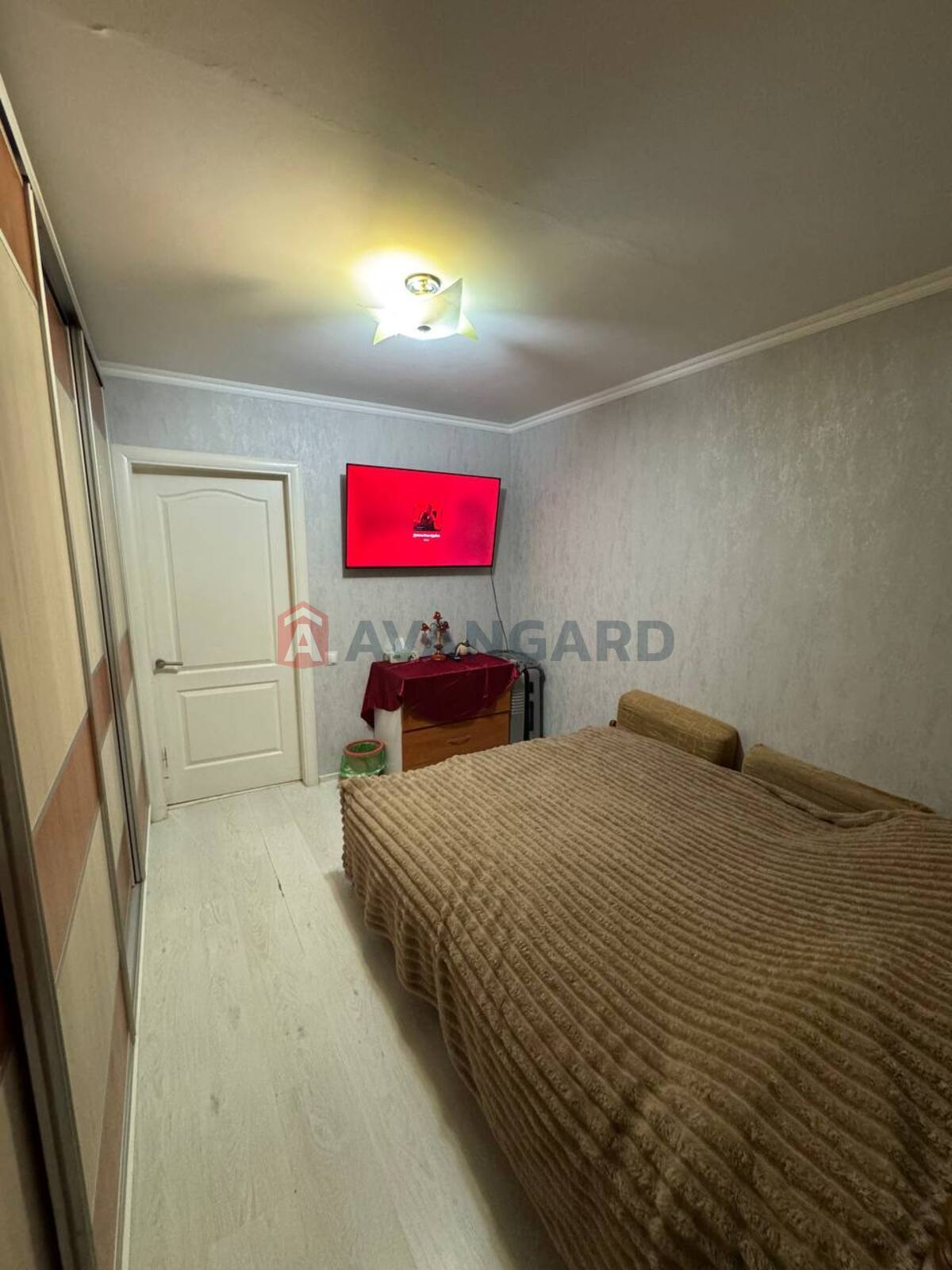 3 ��. ��������, 50/-/9 ��. �., 5/5 ������ ���� 14