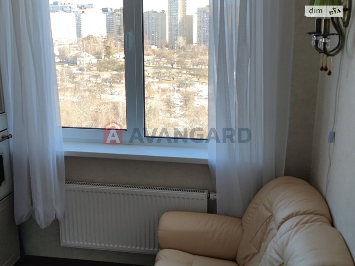 1 ��. ��������, 42/18/10 ��. �., 11/16 ������ ���� 3