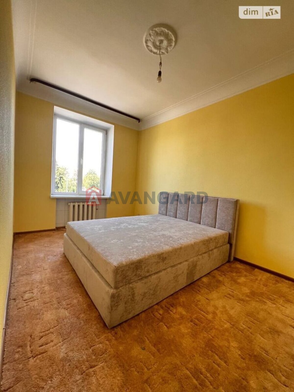 3 ��. ��������, 100/-/- ��. �., 3/4 ������ ���� 3