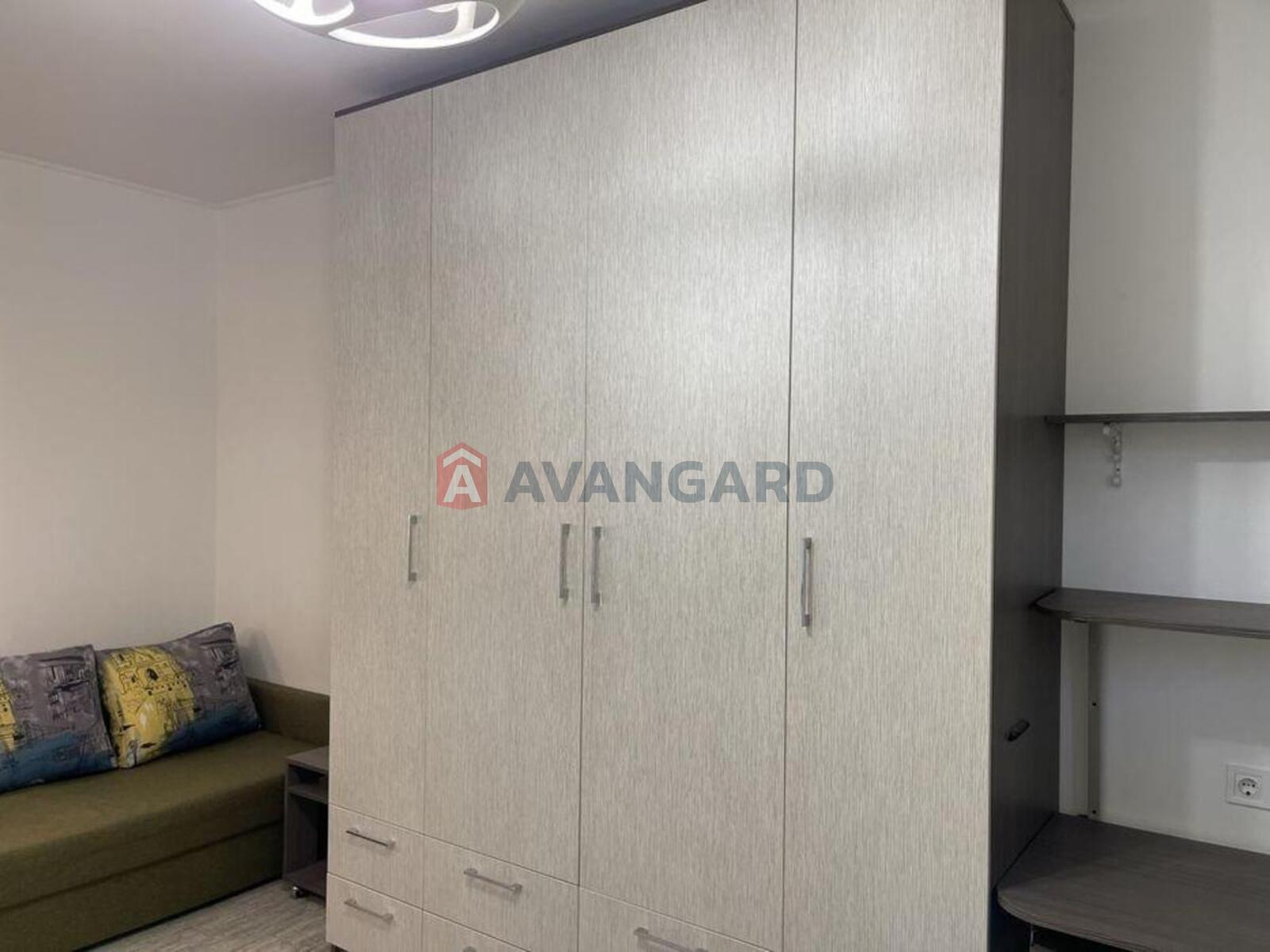 1 ��. ��������, 32/-/7 ��. �., 2/8 ������ ���� 6