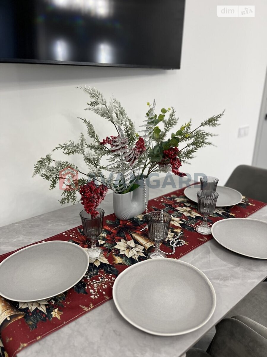 3 ��. ��������, 80,8/49,5/28.8 ��. �., 2/8 ������ ���� 20