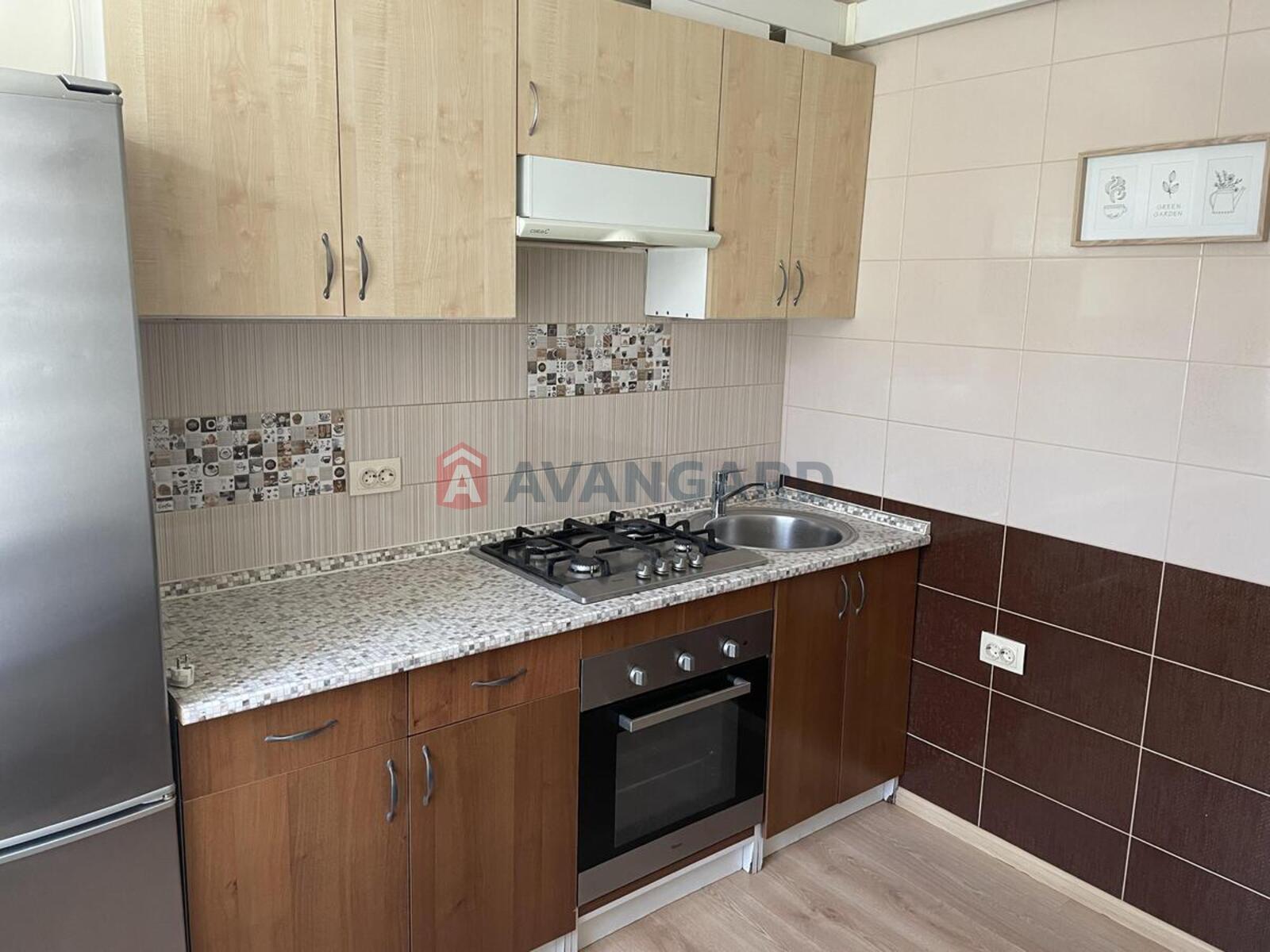 1 ��. ��������, 37/18/6 ��. �., 4/9 ������ ���� 23