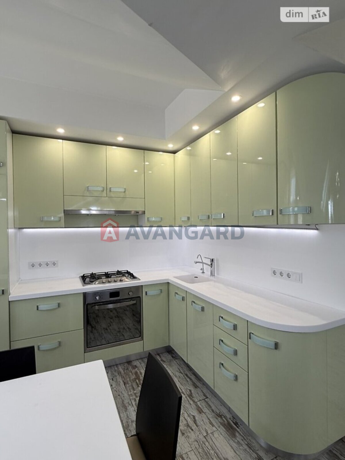 3 ��. ��������, 120/80/35 ��. �., 5/5 ������ ���� 14