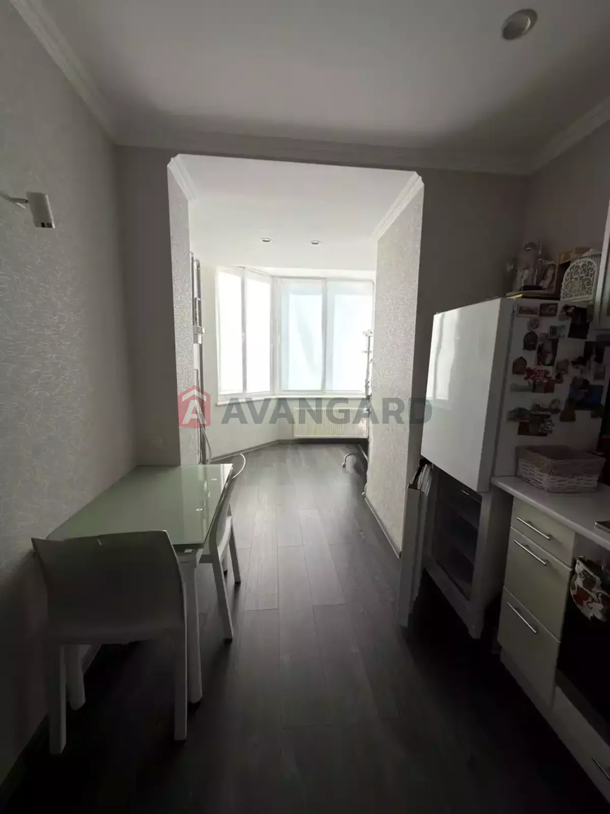 1 ��. ��������, 38.6/15.4/14.7 ��. �., 5/10 ������ ���� 4