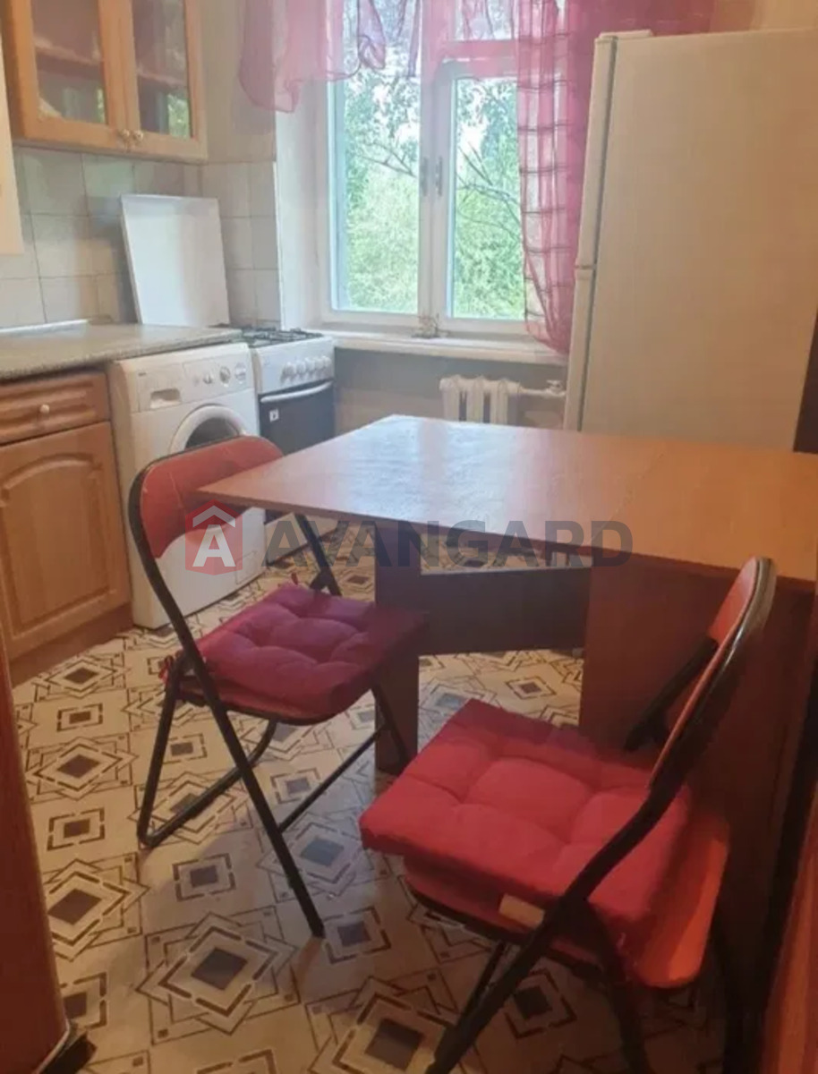 1 ��. ��������, 31/-/7 ��. �., 5/5 ������ ���� 4